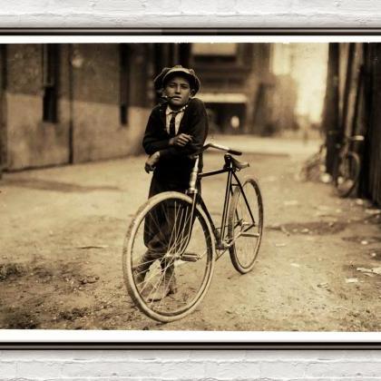 Lewis Hine Messenger boy Texas, 191..